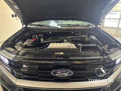 Certified 2025 Ford Expedition Platinum w/ Driver's Package AWD/4WD image 28