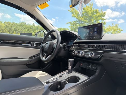 Used 2023 Honda Civic Touring image 6