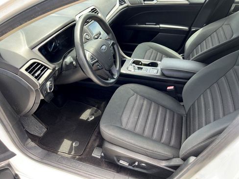 Used 2018 Ford Fusion SE w/ Fusion SE Technology Package image 8