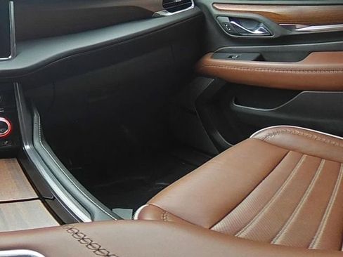 Used 2023 GMC Yukon XL Denali Ultimate image 28