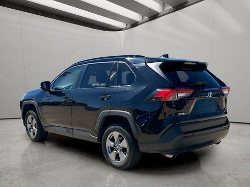Used 2022 Toyota RAV4 XLE AWD/4WD image 2
