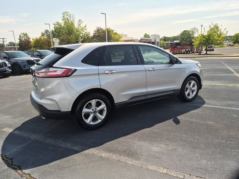 Certified 2019 Ford Edge SE FWD image 4