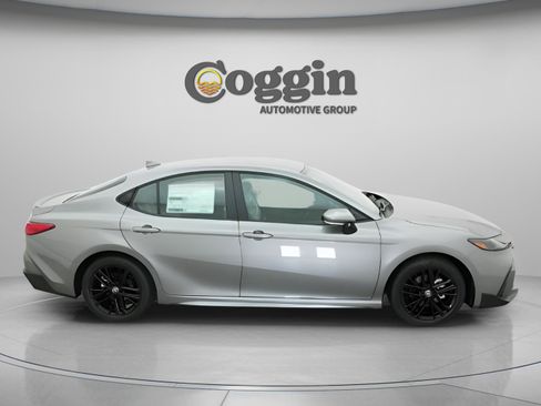 New 2026 Toyota Camry SE FWD image 21