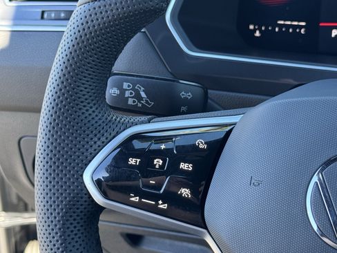 Used 2022 Volkswagen Tiguan SE R-Line image 20