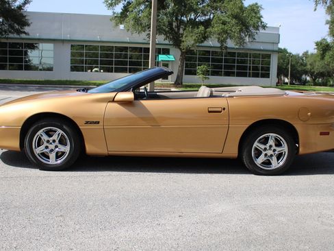 Used 1998 Chevrolet Camaro Z28 RWD image 9
