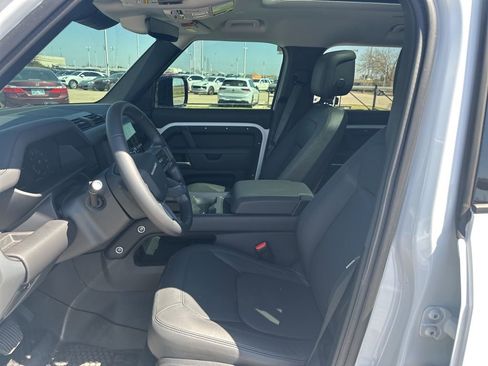 Used 2026 Land Rover Defender 110 X-Dynamic SE image 9