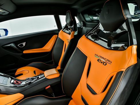 Used 2020 Lamborghini Huracan EVO RWD image 23