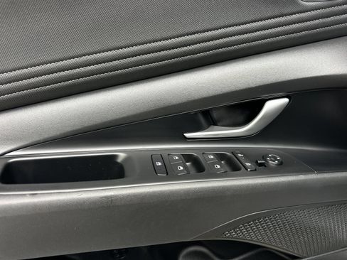 Used 2025 Hyundai Elantra Limited FWD image 10