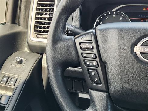 Used 2024 Nissan Frontier SV image 28