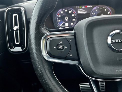 Used 2021 Volvo XC40 T5 R-Design w/ Climate Package image 17