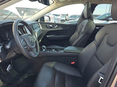 Used 2025 Volvo XC60 B5 Core image 5