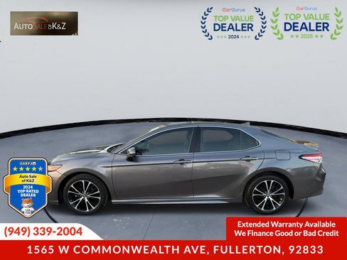 Used 2020 Toyota Camry SE FWD image 3