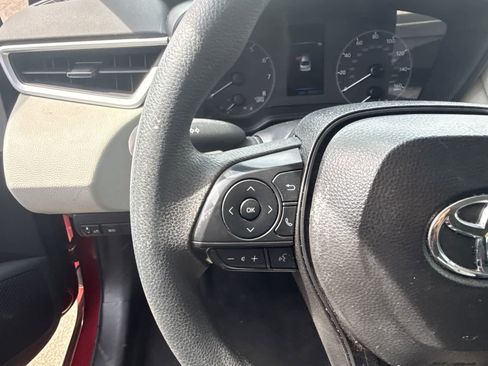 Used 2025 Toyota Corolla LE image 19