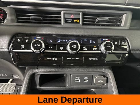 Used 2025 Honda Pilot Elite image 22