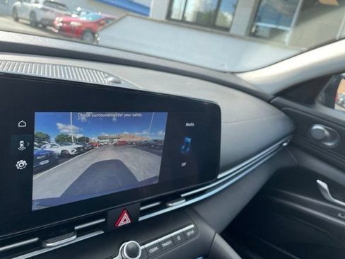Used 2023 Hyundai Elantra Limited FWD image 13