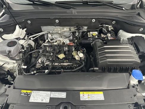 Certified 2024 Volkswagen Atlas Cross Sport SE image 35