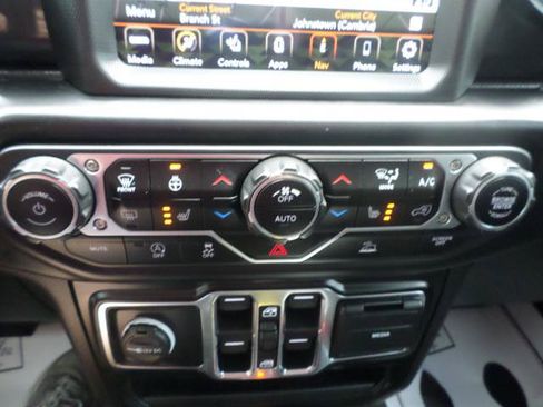 Used 2022 Jeep Wrangler Unlimited Sahara AWD/4WD image 10