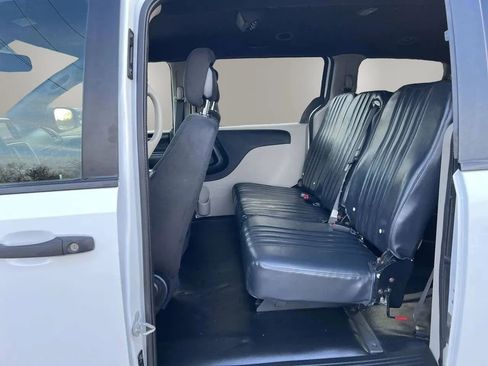 Used 2019 Dodge Grand Caravan SE FWD image 22