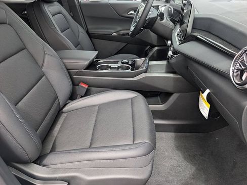 New 2026 Chevrolet Equinox LT w/ Convenience Package II AWD/4WD image 12