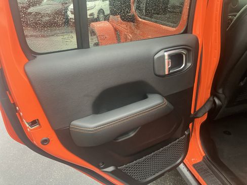 Used 2023 Jeep Gladiator Mojave w/ Cold Weather Group image 13