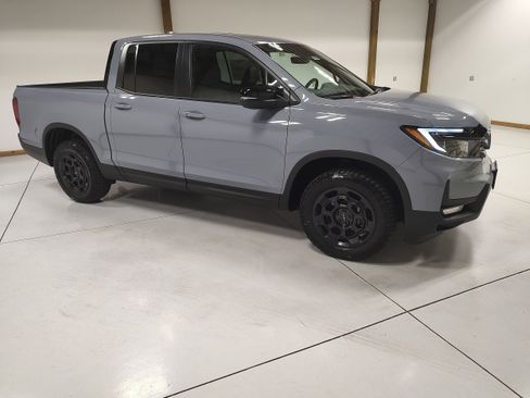 Used 2025 Honda Ridgeline TrailSport+ image 2