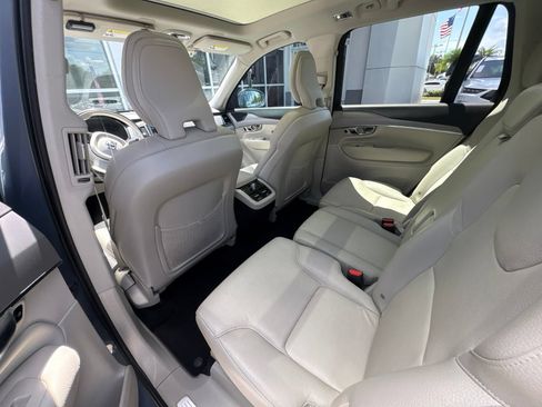 Used 2022 Volvo XC90 T5 Momentum FWD image 8