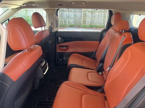 Certified 2024 Kia Carnival SX image 9