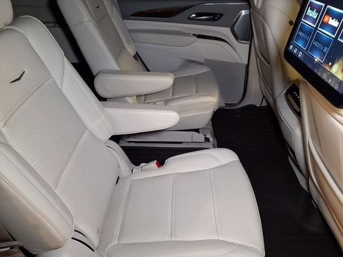 Certified 2024 Cadillac Escalade Premium Luxury Platinum image 24