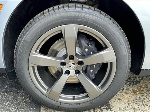 New 2025 Porsche Macan image 14