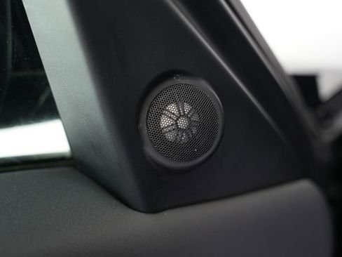 Used 2017 Land Rover Discovery HSE image 50