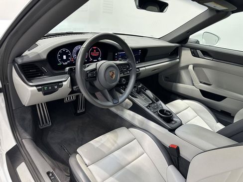 Used 2025 Porsche 911 Carrera RWD image 4