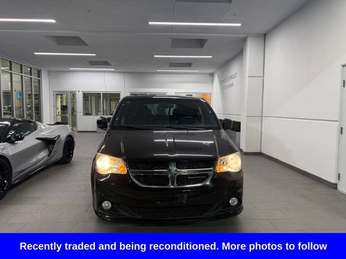 Used 2016 Dodge Grand Caravan SXT FWD image 2