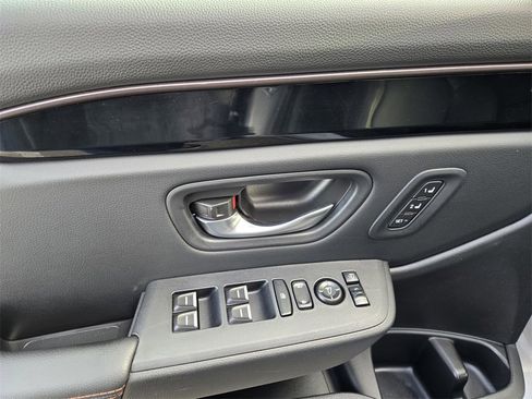 Used 2025 Honda Pilot TrailSport image 18