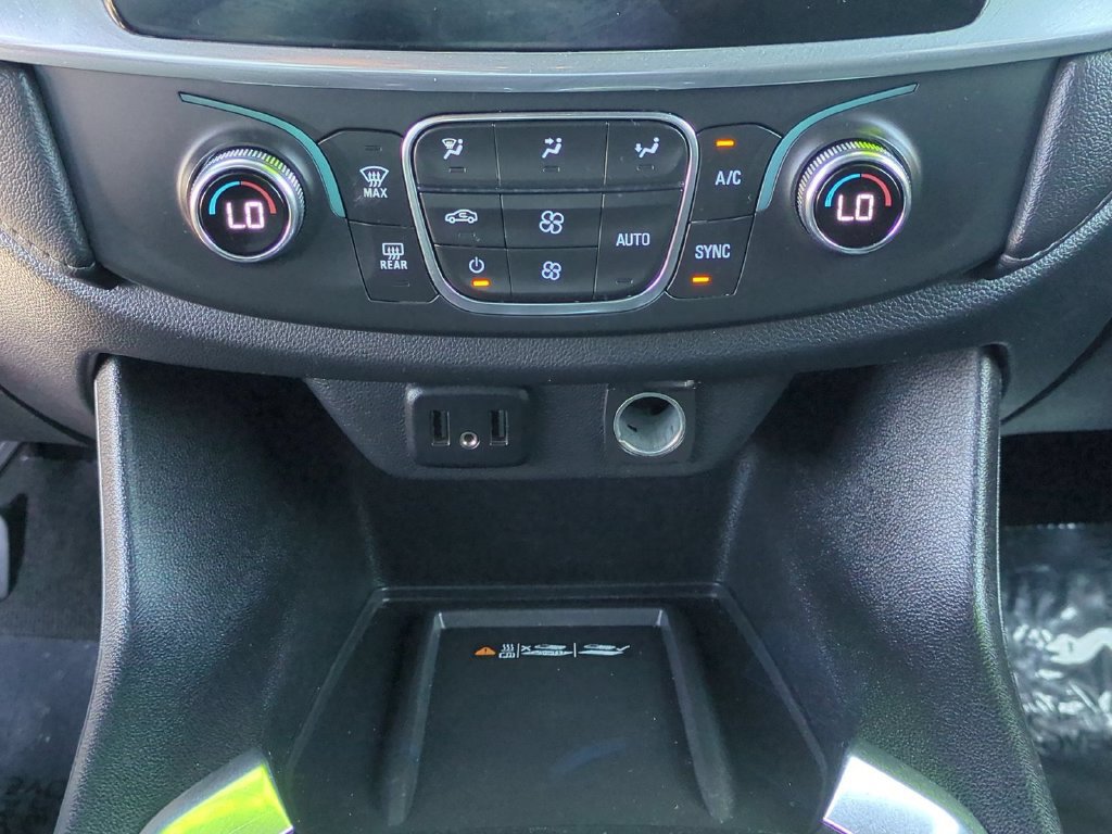 Used 2023 Chevrolet Traverse LT FWD image 18