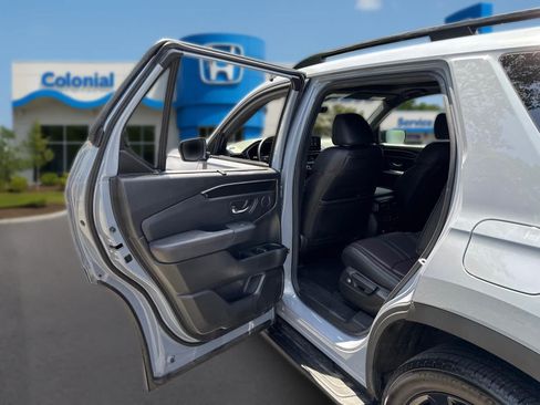 Used 2025 Honda Pilot Black Edition image 28