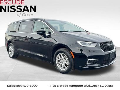 Used 2024 Chrysler Pacifica Touring-L