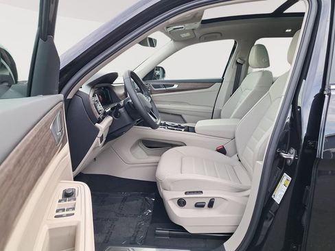 New 2025 Volkswagen Atlas SEL image 12