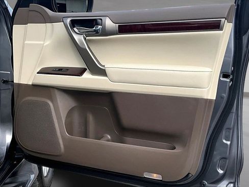 Used 2019 Lexus GX 460 Premium w/ Premium Package image 26