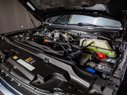 Used 2024 Ford F450 Platinum w/ FX4 Off-Road Package image 39