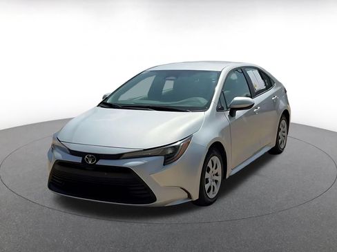 Used 2025 Toyota Corolla LE FWD image 6