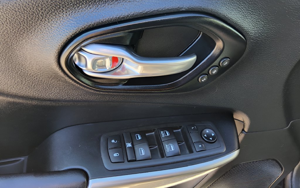 Used 2021 Jeep Cherokee High Altitude AWD/4WD image 23