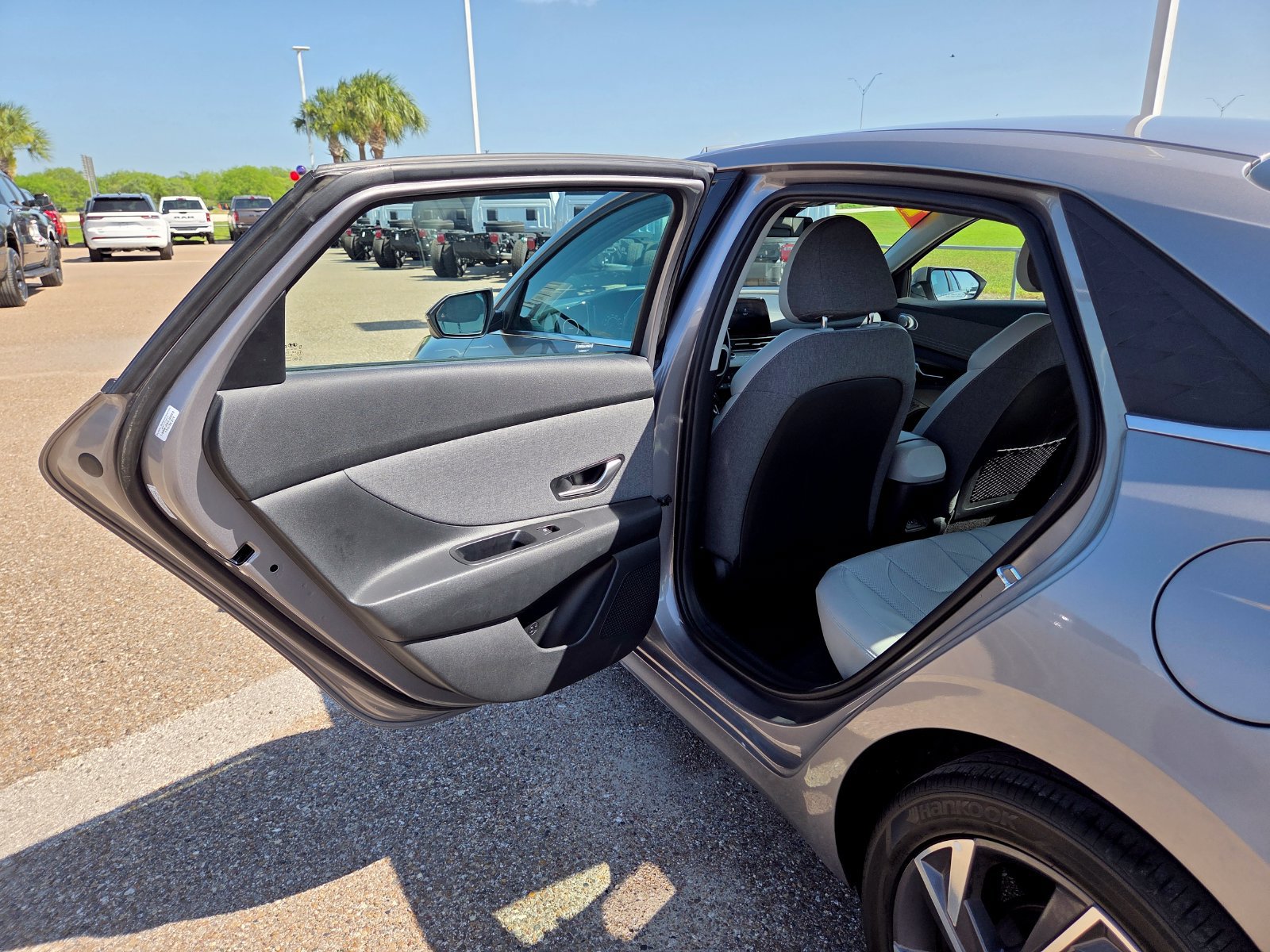 Used 2024 Hyundai Elantra Limited FWD image 13