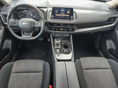 Used 2025 Nissan Rogue SV FWD image 9