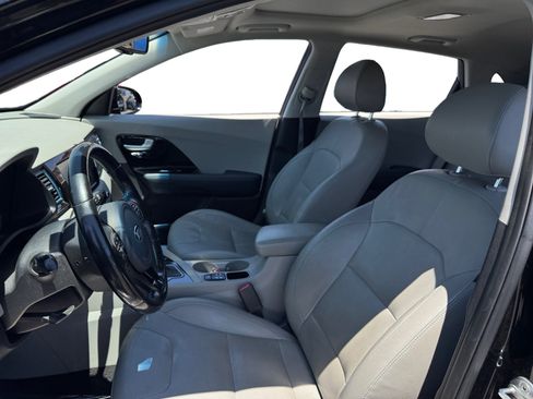 Used 2019 Kia Niro Touring FWD image 9