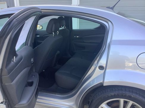 Used 2013 Dodge Avenger SE FWD image 15