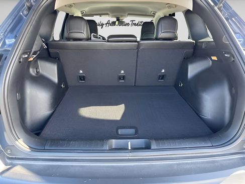 Used 2021 Jeep Cherokee Latitude Plus w/ Mopar Interior Package AWD/4WD image 9