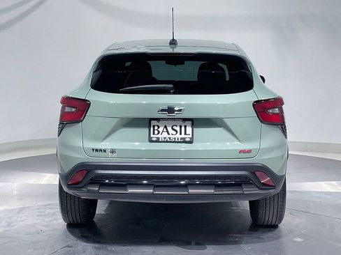 Used 2024 Chevrolet Trax RS FWD image 12