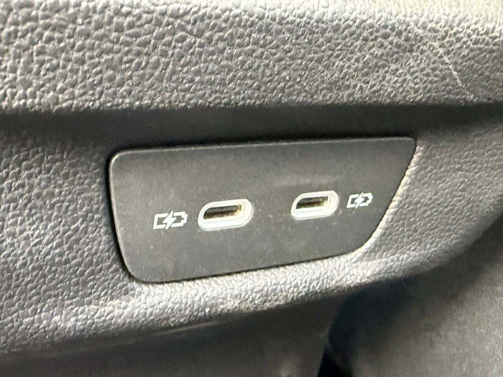 Certified 2025 Volkswagen Tiguan SE FWD image 17