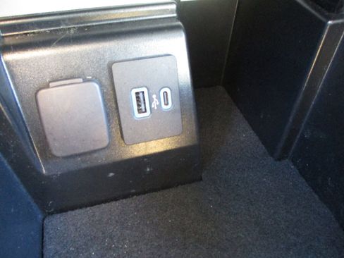 Used 2023 Ford Explorer XLT w/ Equipment Group 202A image 31