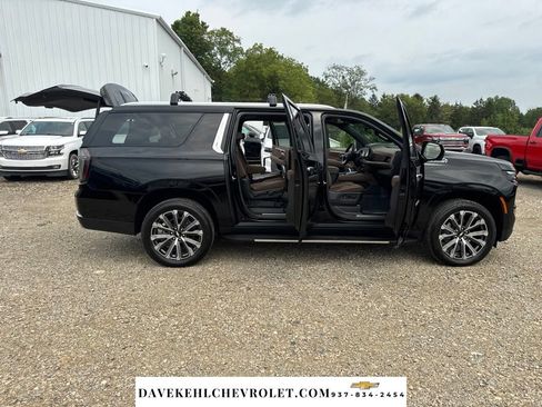 Used 2026 Chevrolet Suburban High Country w/ Sun And Tow Package AWD/4WD image 15